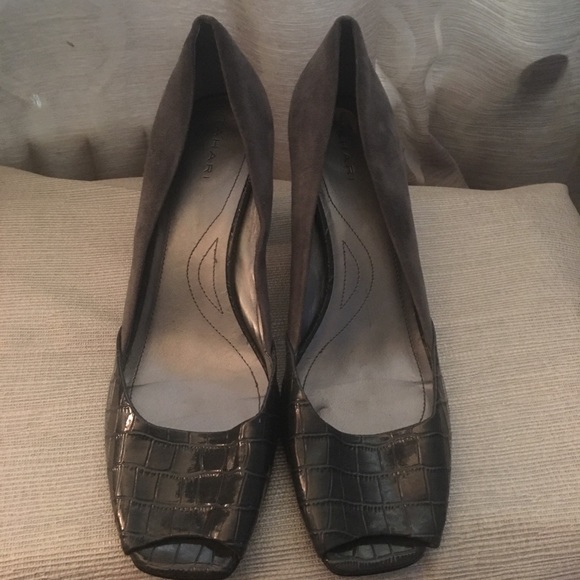 Leather and suede peep toe Tahari - Picture 2 of 6